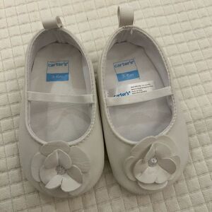 Carters 3-6 mo the all white with flower on toe baby girls crib shoes EUC